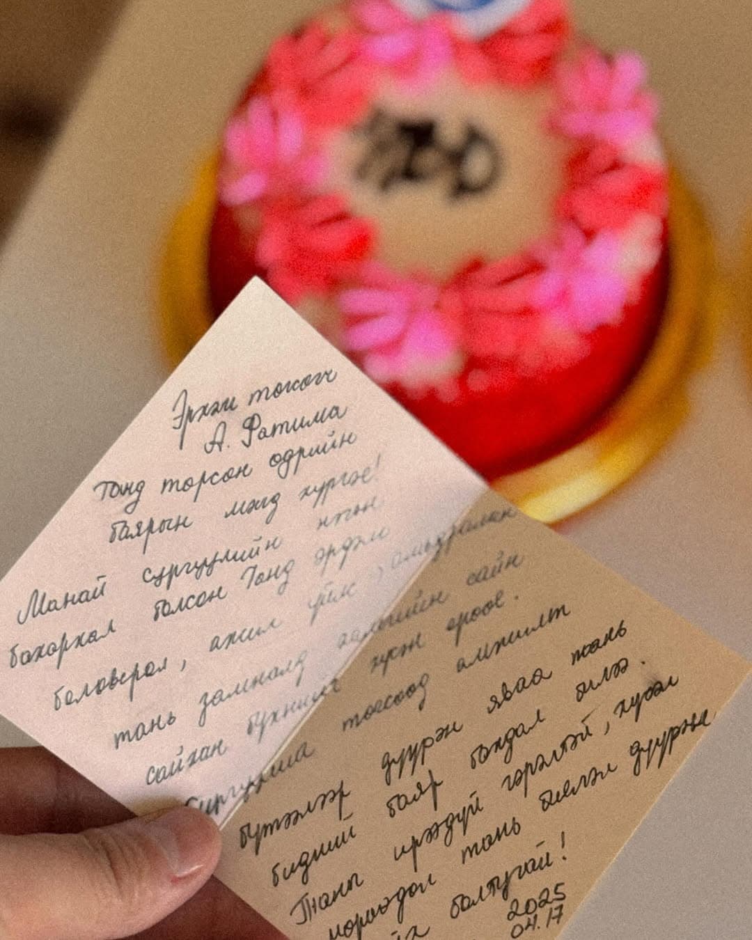 27 нас — Өөртэйгөө жинэн суухын эхлэл

Амар амгалан 27 нас хүрлээ. Гэхдээ бодол санаа минь 25 насандаа үлдчихсэн мэт. Уч