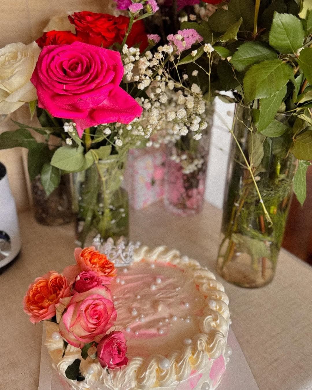 27 нас — Өөртэйгөө жинэн суухын эхлэл

Амар амгалан 27 нас хүрлээ. Гэхдээ бодол санаа минь 25 насандаа үлдчихсэн мэт. Уч